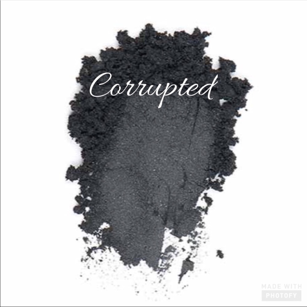 Younique corrupted eyeshadow pigment